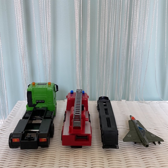 Bundle of Four Toy Vehicles - Picture 17 of 17